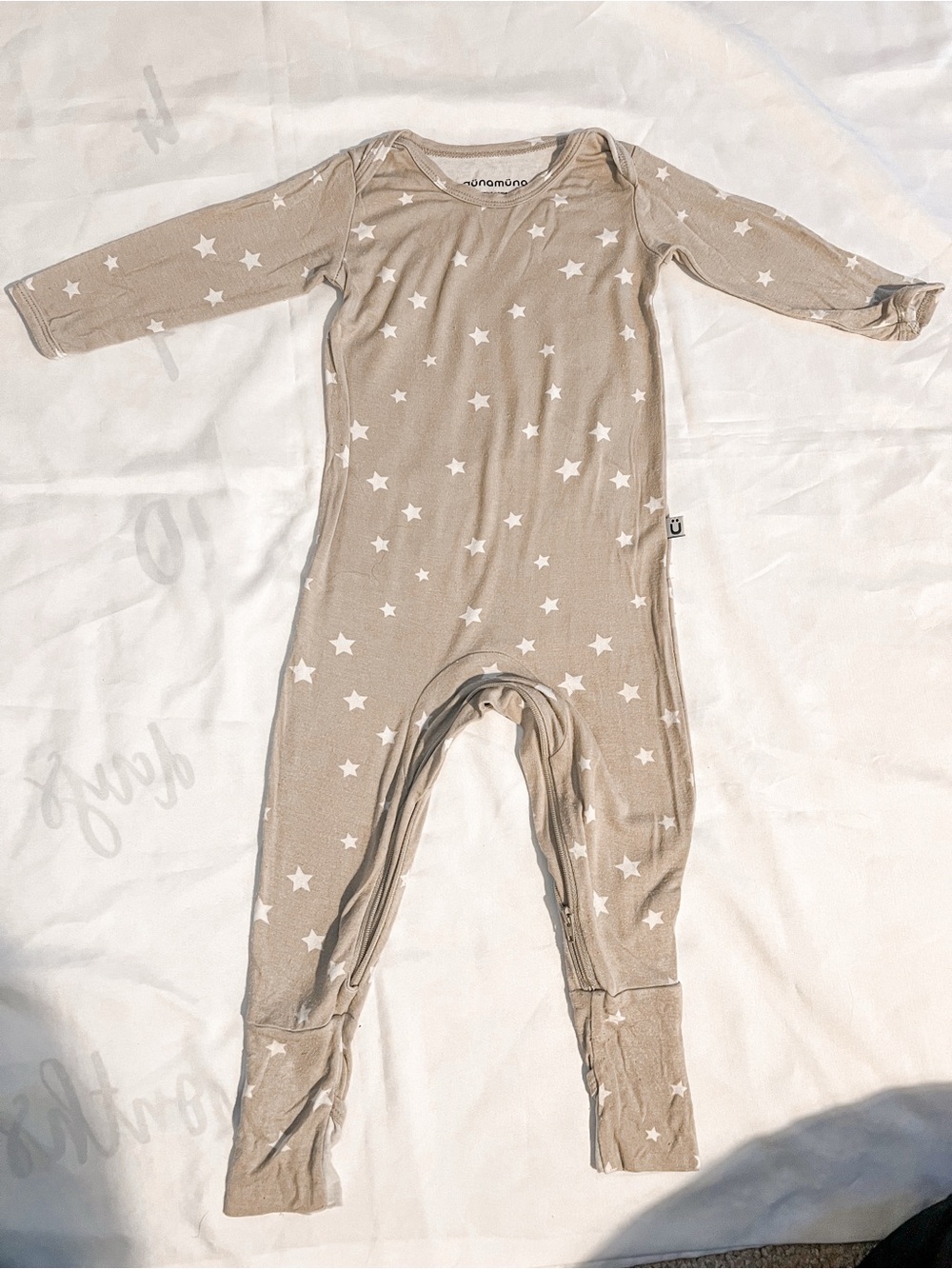 Gunamuna Beige Star Print Baby One-Piece Bamboo Sleeper Size 9-12 Months